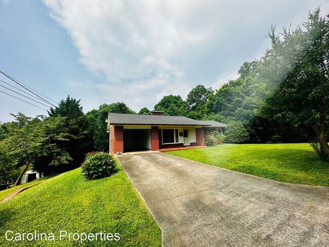 Building Photo - 3 br, 1.5 bath House - 905 10th St