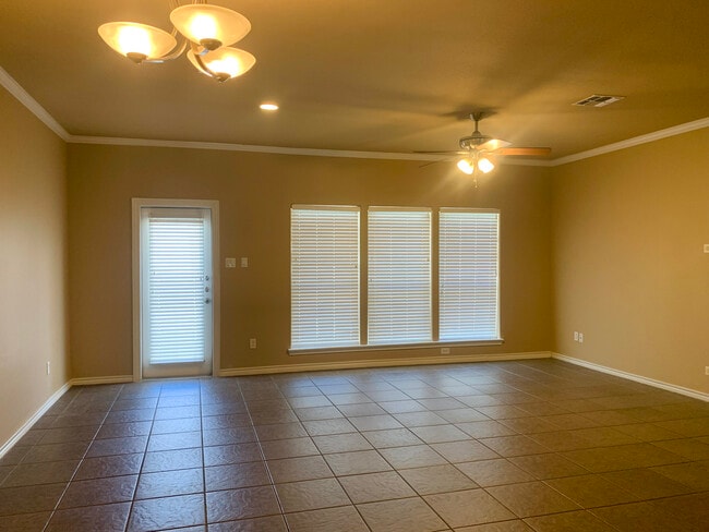 Building Photo - 14878 Granada Dr
