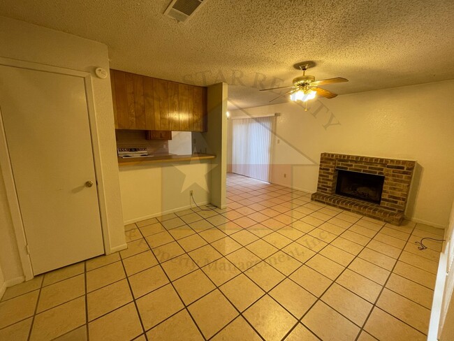 Foto del edificio - 3001 Lake Rd
