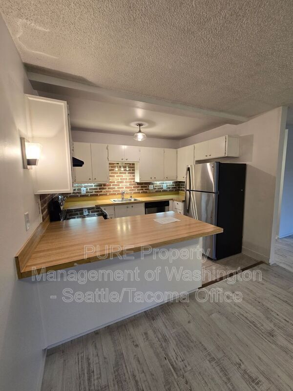 Photo - 1425 S Puget Dr House