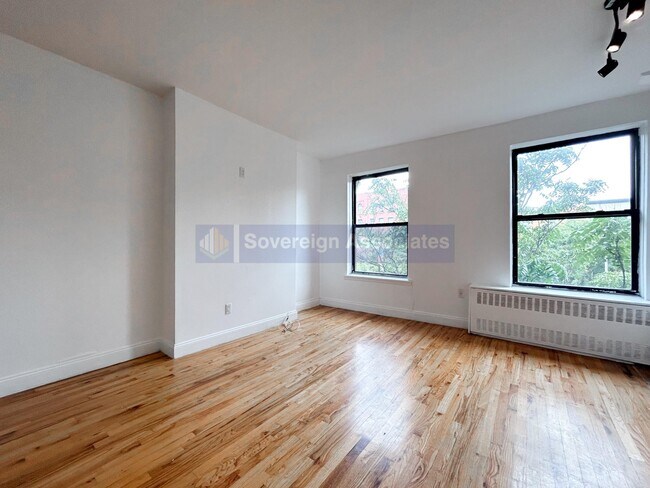 Building Photo - 2010 Seventh Avenue