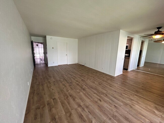 Building Photo - 1 Bed, 1 Bath in Mission Hills!! Water/Trash Paid