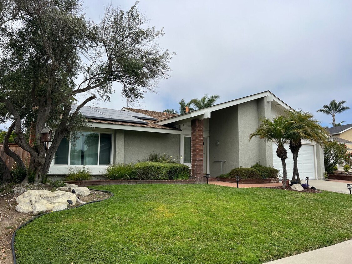 Primary Photo - Beautiful Single Story Family Home