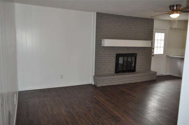 Foto del edificio - 2232 Shady Brook Dr