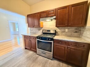 Building Photo - 6 Tennis Rd