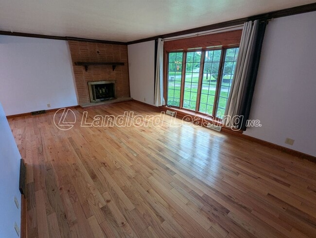 Foto del edificio - Spacious Split-Level Home in Columbia Stat...