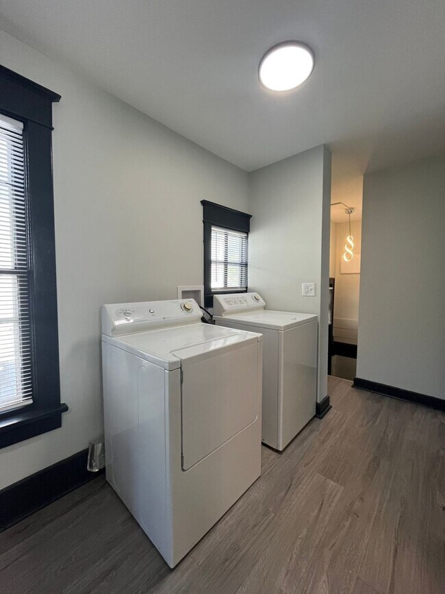 Building Photo - Beautifully updated 1 bedroom, 1 bathroom ...