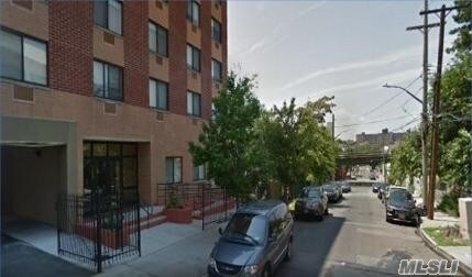 Primary Photo - 724 E 221st St