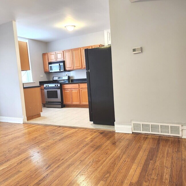 Foto del edificio - 3015 W Armitage Ave