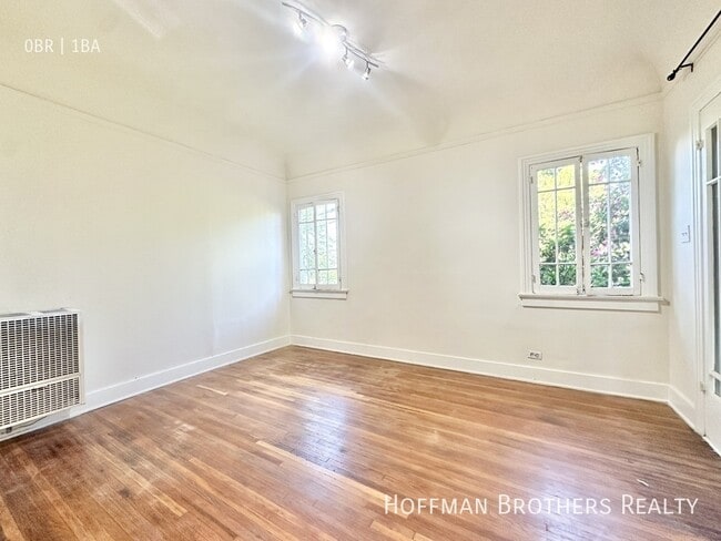 Building Photo - 806 Lucile Ave