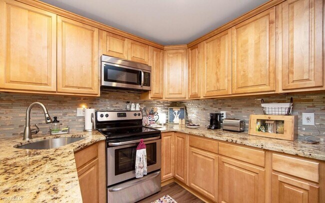 Foto del edificio - 2 br, 3 bath Townhome - 239 Kings Croft Dr...
