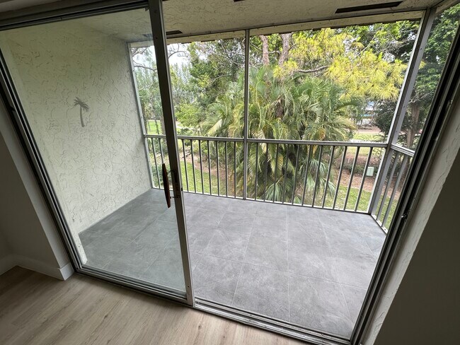 Foto del edificio - 499 Forest Lakes Blvd
