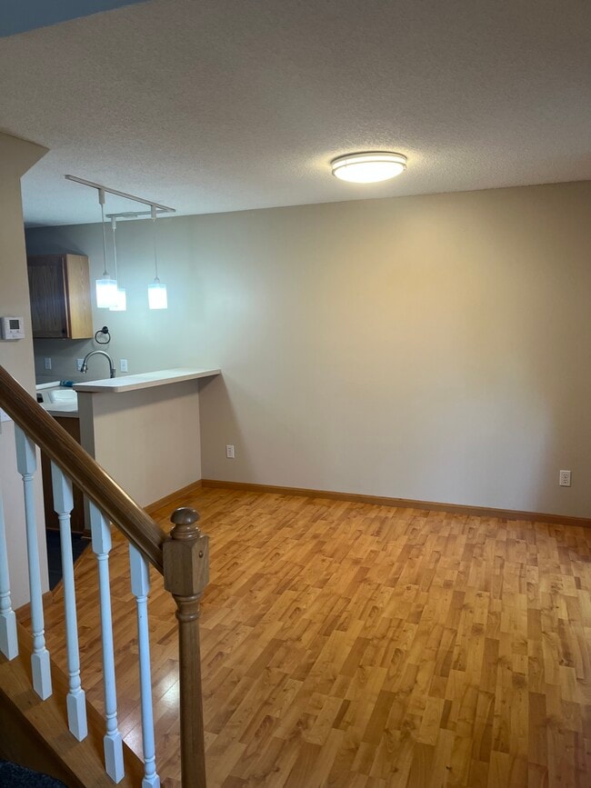 Comedor - 7834 Harvest Ln