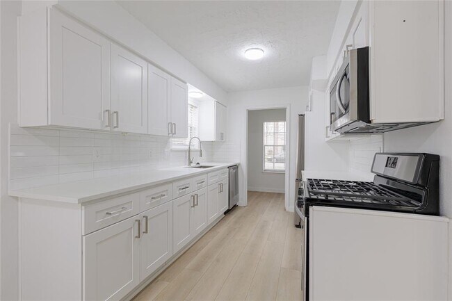 Building Photo - 3206 Cherry Creek Dr
