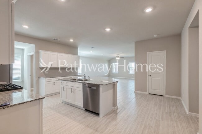 Foto del edificio - 9436 Golden Tree Ave