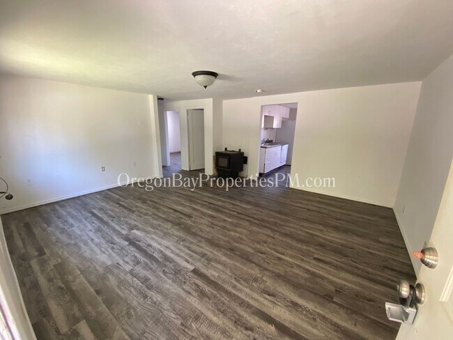 Foto del edificio - Harrison: 2 bdrm / 1 ba Home