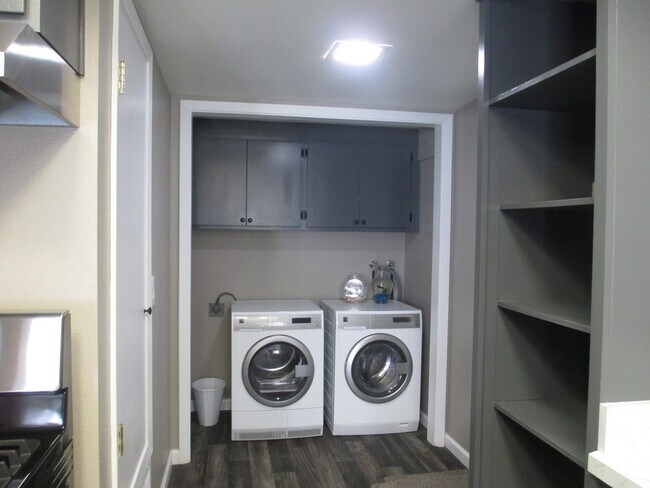 Building Photo - Lompoc Village Townhouse