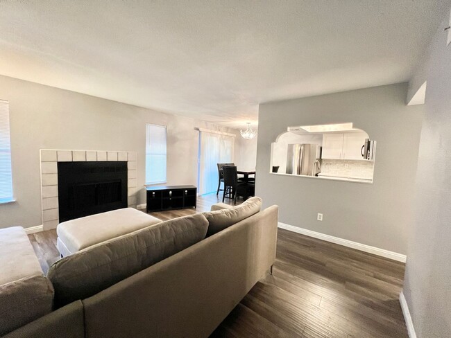 Foto del edificio - Furnished 2 Bed 2 Bath Remodeled Condo!