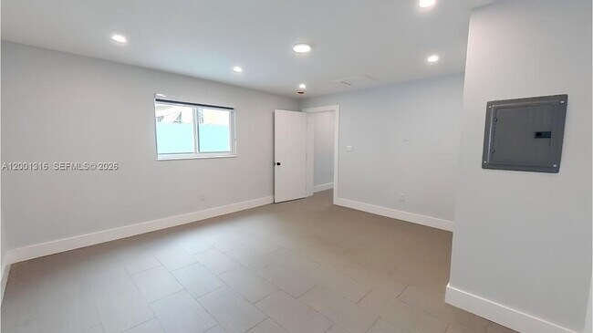 Foto del edificio - 130 W 57th St
