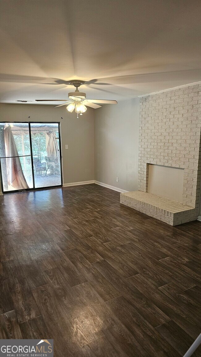 Building Photo - 41 Christopher Cir