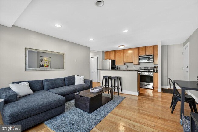 Foto del edificio - 4840 MacArthur Blvd NW