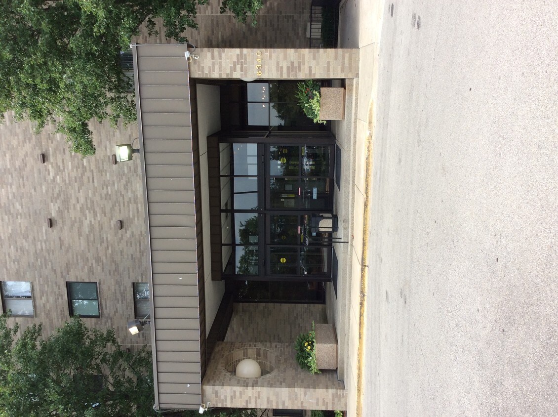 Lake Hinsdale Towers - 6340 Americana Dr