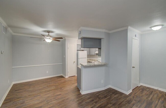 Building Photo - 2626 Holly Hall St