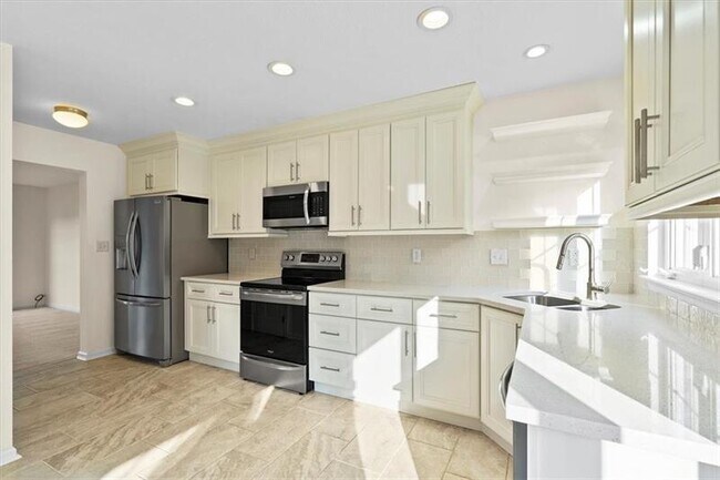 Foto del edificio - 510 W Village Green Blvd