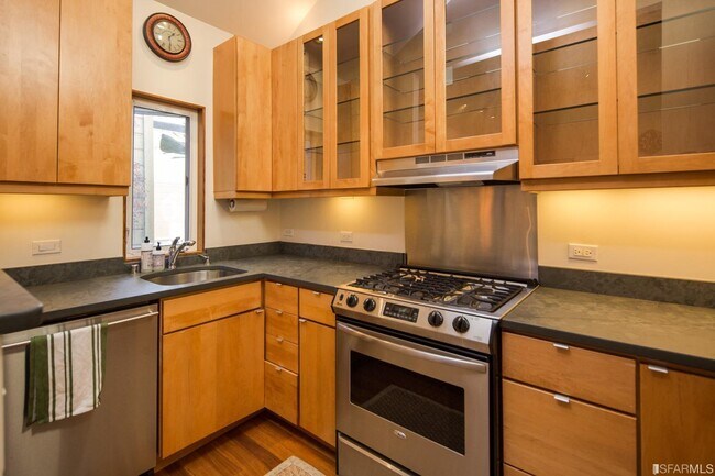 Foto del edificio - 762 Bay St