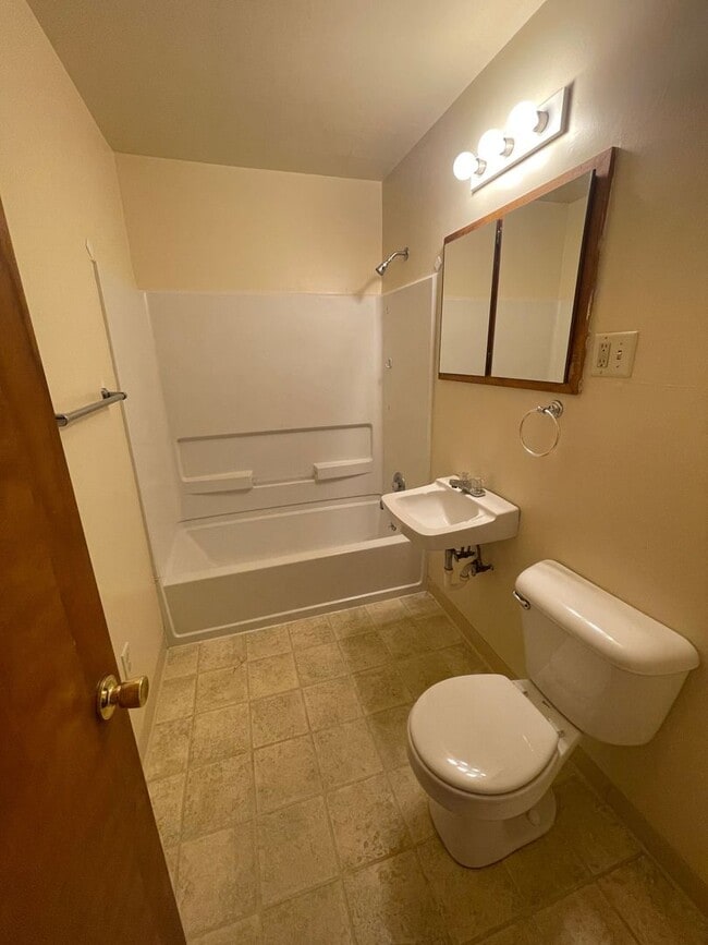 Building Photo - 1201-1203 Eisenhower