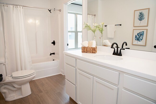 Building Photo - NEWLY RENOVATED with Washer and Dryer Incl...