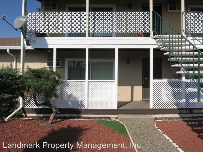 Building Photo - 15265 La Alameda Dr