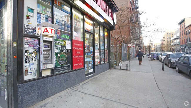 Foto del edificio - 313 Bedford Ave