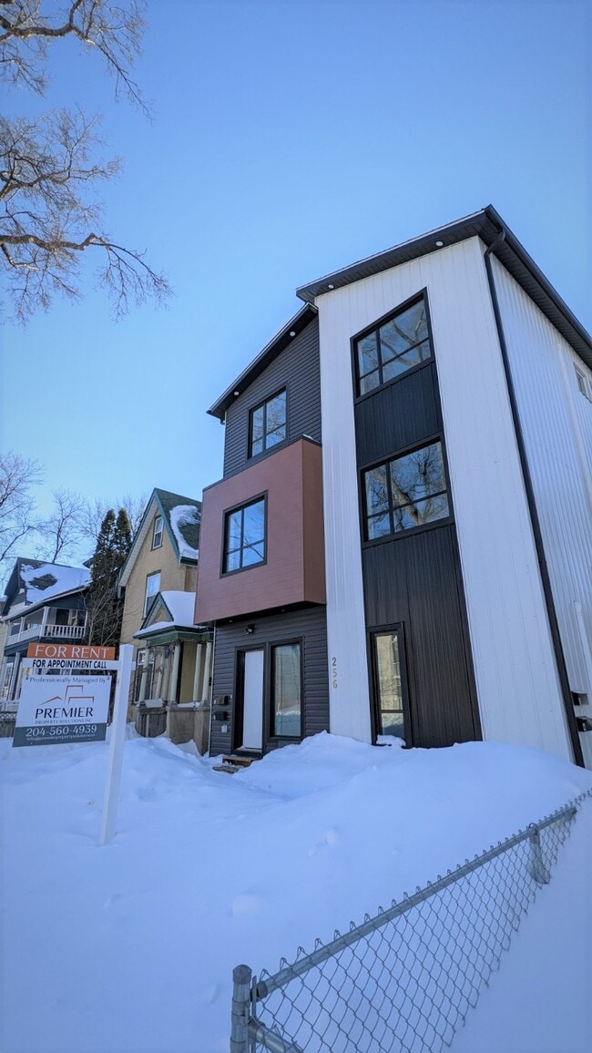 Photo du bâtiment - 256-256 Balmoral St