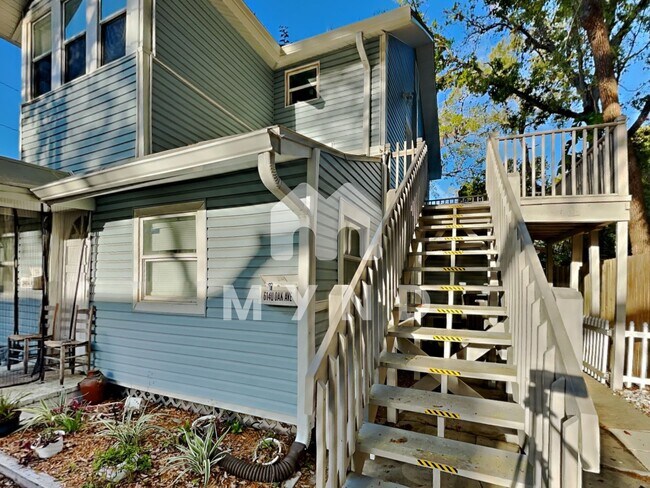 Foto del edificio - 614 Oak Ave Unit U