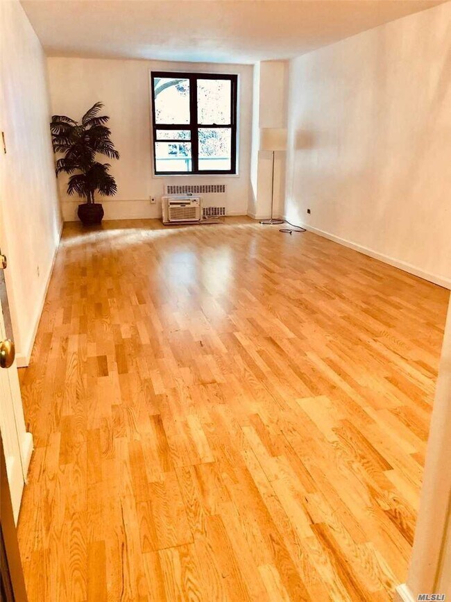 Foto del edificio - 83-40 Austin St