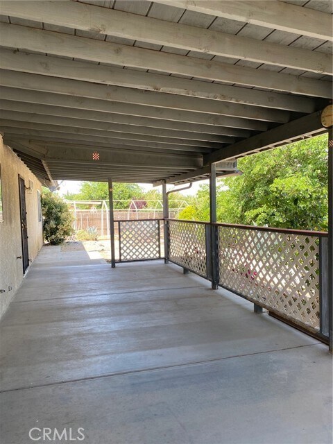 Building Photo - 10583 Redwood Ave