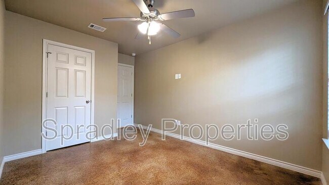 Building Photo - 1009B Bandera Ct