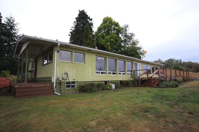 Foto del edificio - Browns Point Home With Amazing Views!