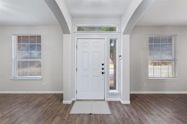 Foto del edificio - 1601 Briar Hill Dr