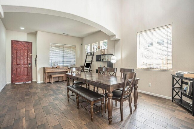 Foto del edificio - 8336 Cantwell Dr