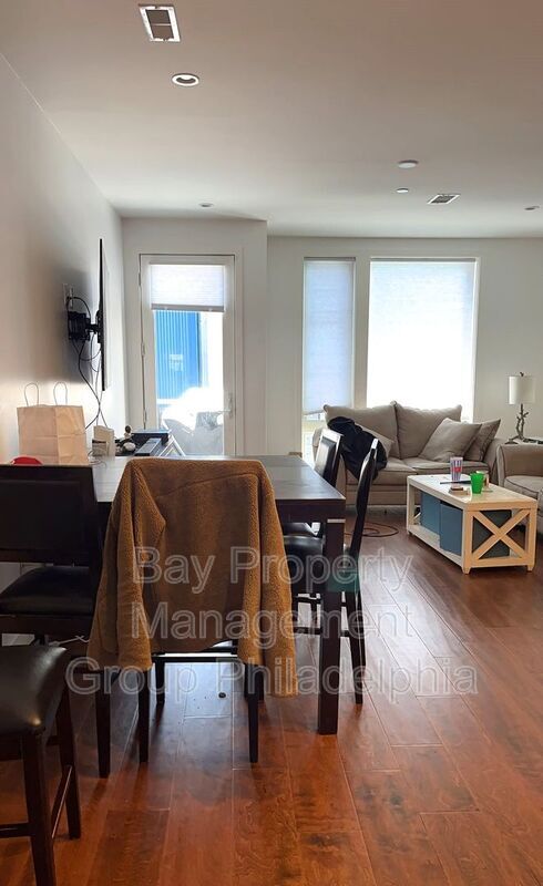 Foto del edificio - 1768 N Howard St