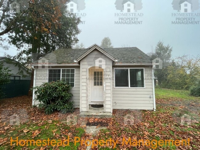 Building Photo - Explore the potential of this beautiful home!