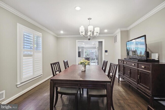 Building Photo - 10226 Democracy Ln