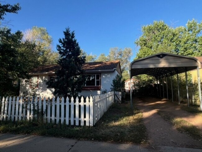 Foto del edificio - 3 Bed / 1 Bath home available now! MileSto...