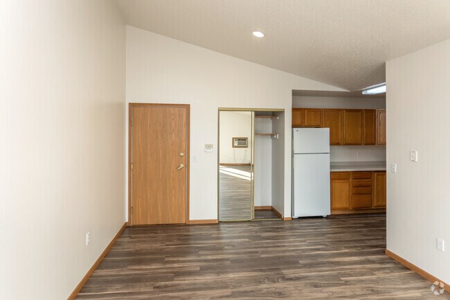 3BR, 2BA - 1.200SF - Comedor - Central Park Apartments