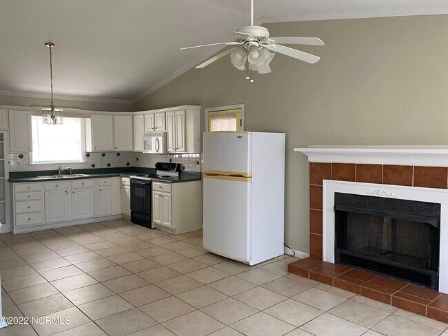 Building Photo - 157 Bayberry Rd