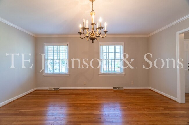 Foto del edificio - Spacious 5 Bedroom Home in the Heart of Sherwood Forest