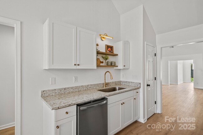 Foto del edificio - 1409 Rheo Ct NW