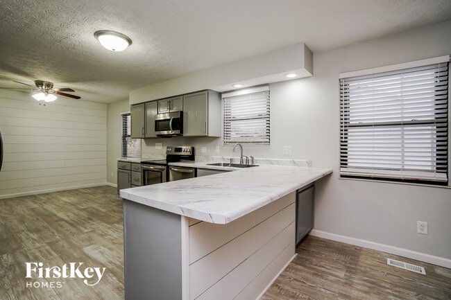 Foto del edificio - 659 Forestwood Dr